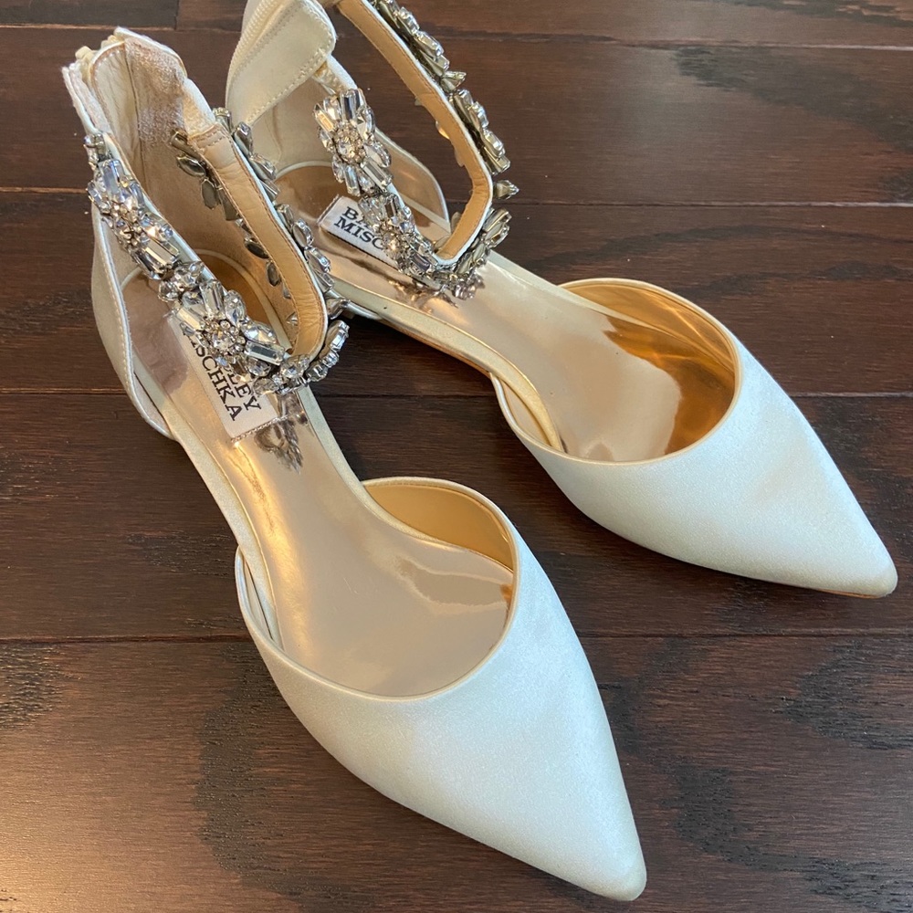 Badgley Mischka 5.5 Edge Embellished D'orsay Flats